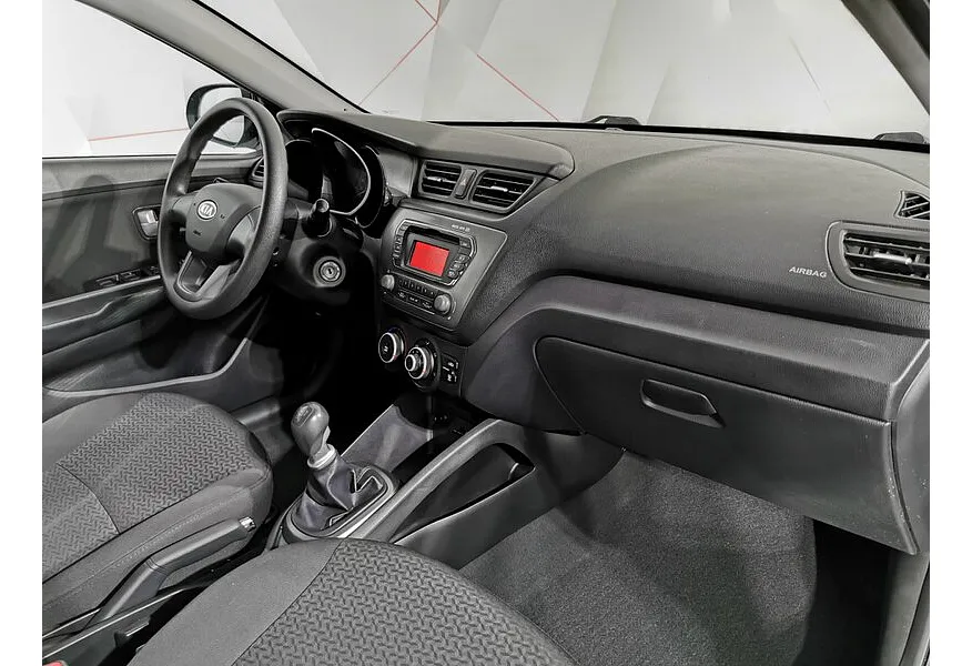Kia Rio 1.6 MT (123 л.с.) Черный в АВИЛОН. Слайд №13