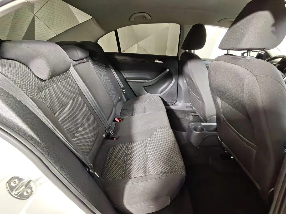 Volkswagen Jetta 1.6 AT (105 л.с.) Comfortline Белый в АВИЛОН. Слайд №16