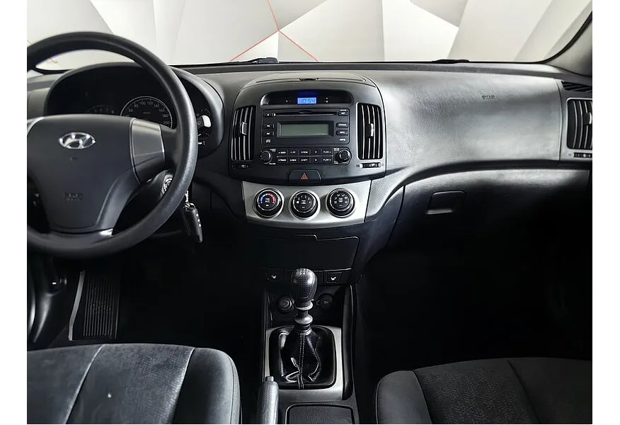 Hyundai Elantra 1.6 MT (122 л.с.) Серебристый в АВИЛОН. Слайд №15