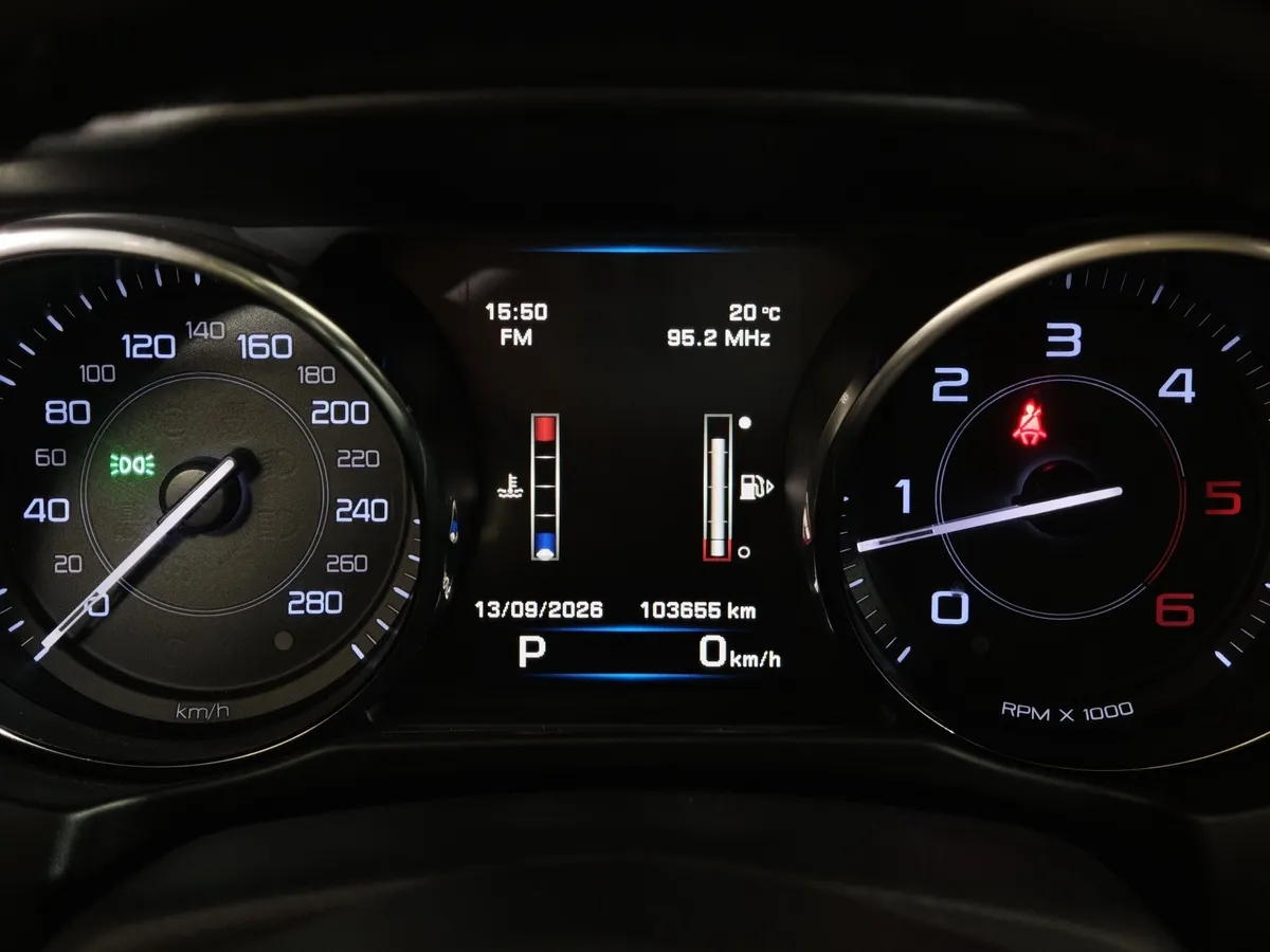 Jaguar XE 2.0 D AT (180 л.с.) Prestige Синий в АВИЛОН. Слайд №18