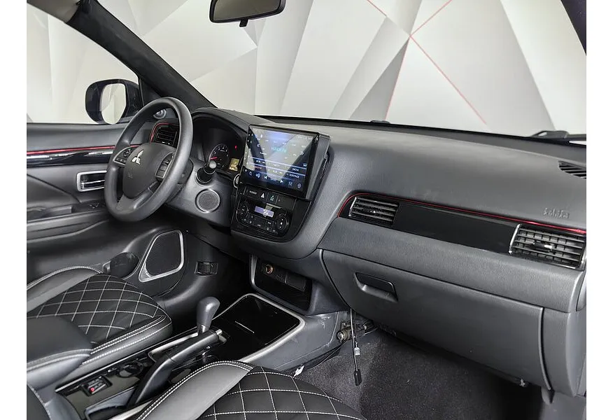 Mitsubishi Outlander 2.0 CVT (146 л.с.) Invite Белый в АВИЛОН. Слайд №12