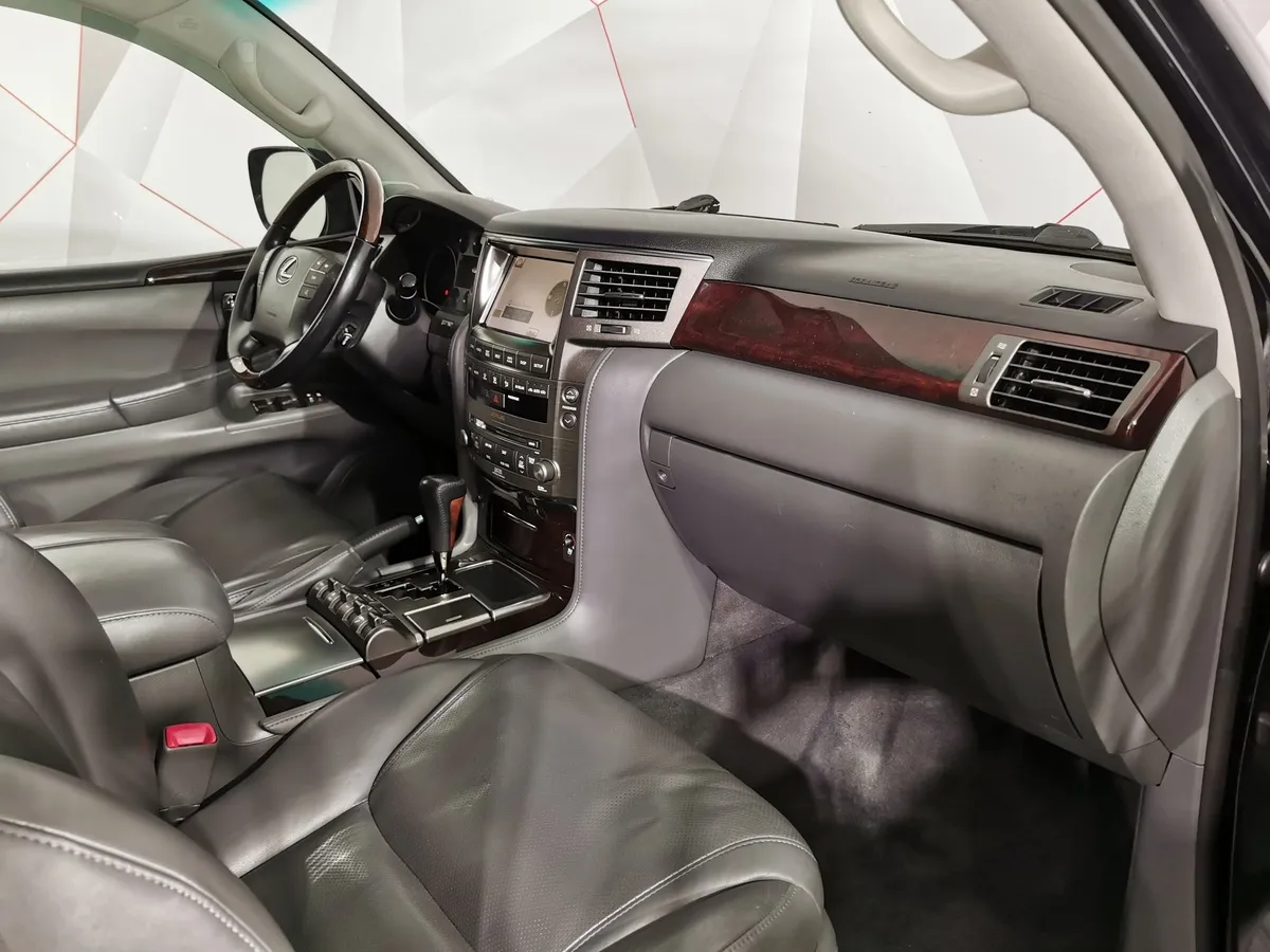 Lexus LX 570 AT (383 л.с.) Premium Черный в АВИЛОН. Слайд №12