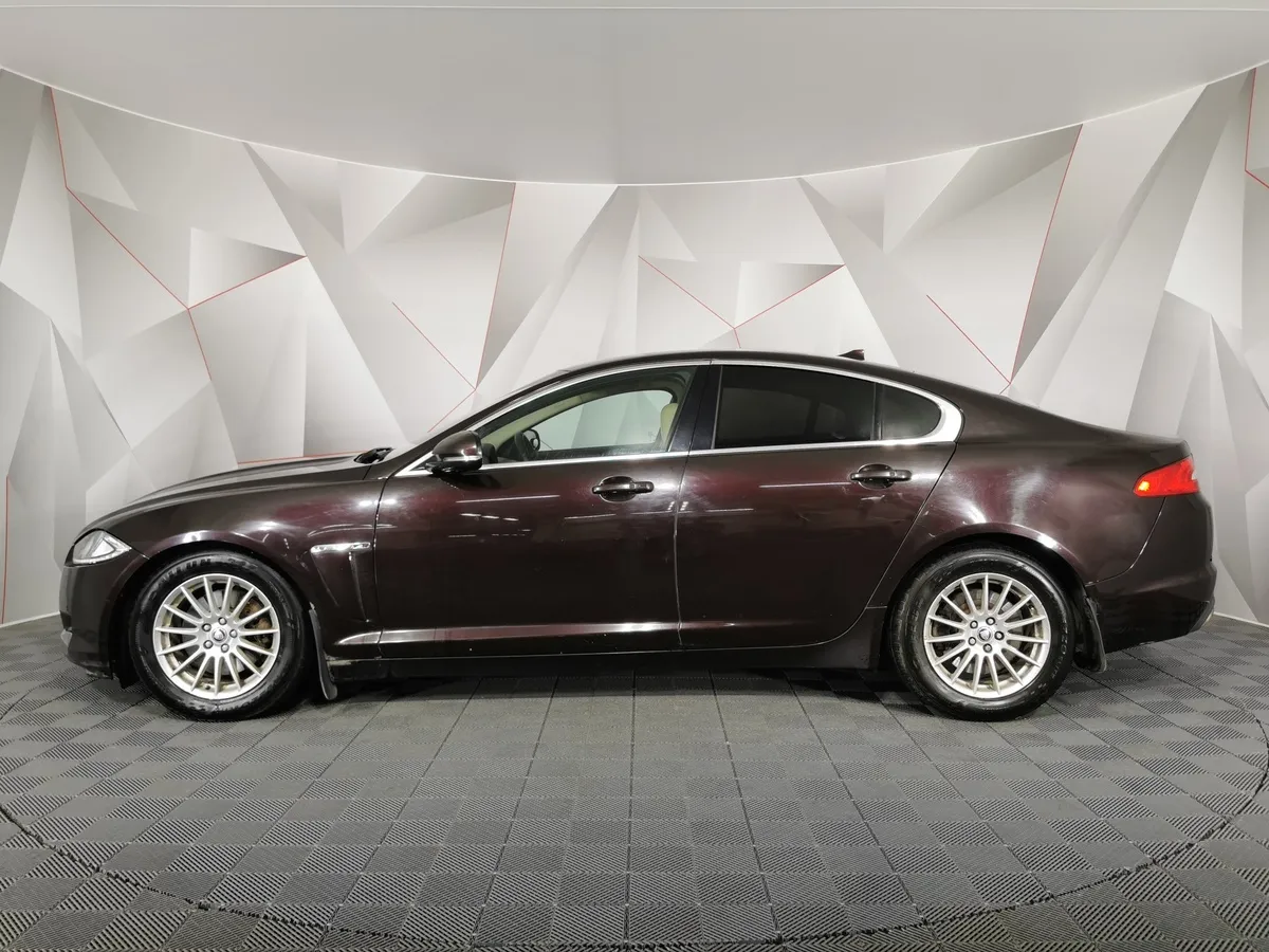 Jaguar XF 2.0 AT (240 л.с.) Luxury Коричневый в АВИЛОН. Слайд №5