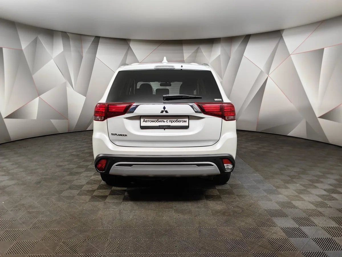 Mitsubishi Outlander 2.0 MIVEC CVT 4WD 7 мест (146 л.с.) Intense Plus Белый в АВИЛОН. Слайд №8