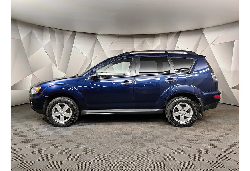 Mitsubishi Outlander 2.4 CVT 4WD (170 л.с.) Синий в АВИЛОН. Слайд №5 Mitsubishi Outlander 2.4 CVT 4WD (170 л.с.) Синий в АВИЛОН. Слайд №5