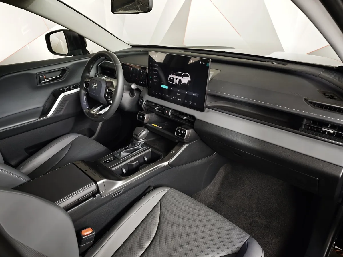 Toyota RAV4 2.0 CVT 4WD (171 л.с.) Люкс Черный в АВИЛОН. Слайд №13