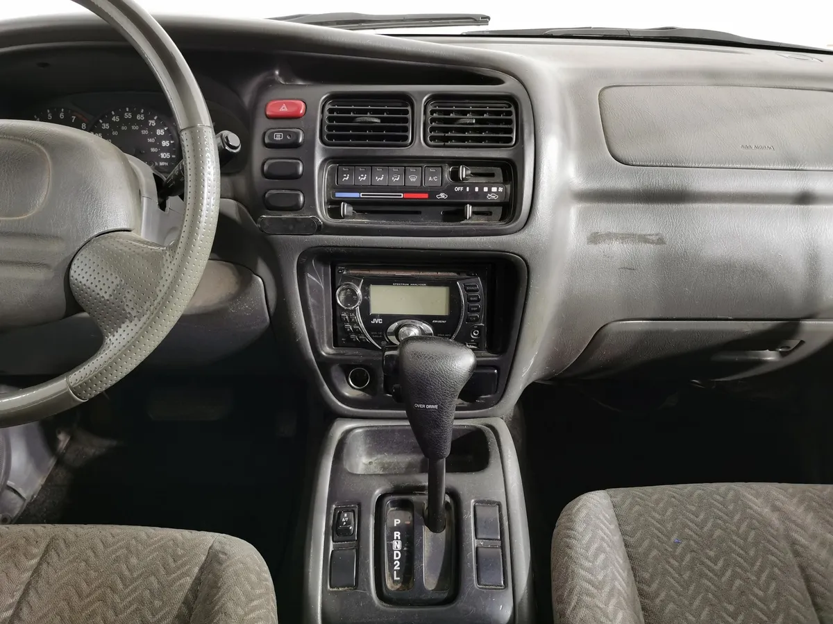 Suzuki Grand Vitara 2.5 AT 4WD (144 л.с.) Красный в АВИЛОН. Слайд №12