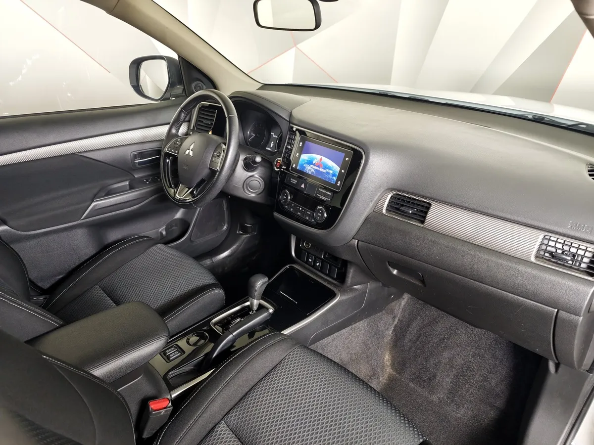 Mitsubishi Outlander 2.0 CVT (146 л.с.) Invite Белый в АВИЛОН. Слайд №13