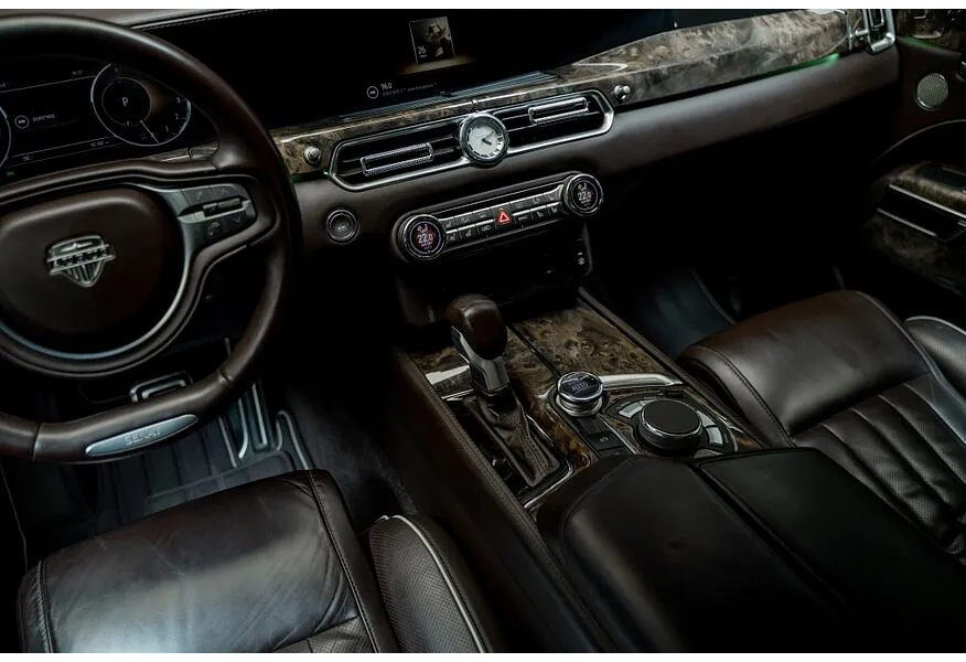 AURUS Senat 4.4L AWD AT (598 л.с.) Черный в АВИЛОН. Слайд №8