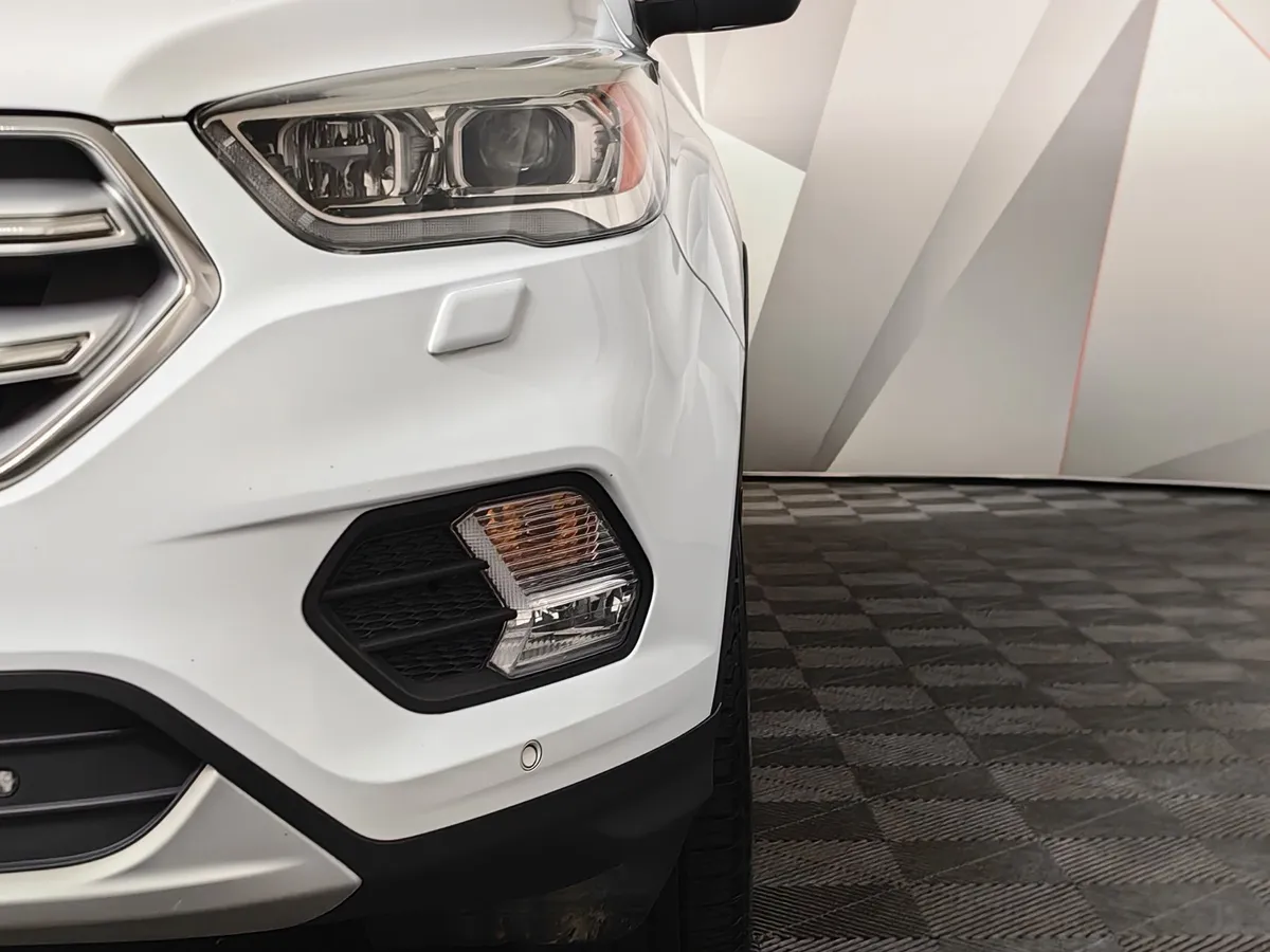 Ford Kuga 1.5 EcoBoost AT AWD (150 л.с.) Titanium Белый в АВИЛОН. Слайд №10