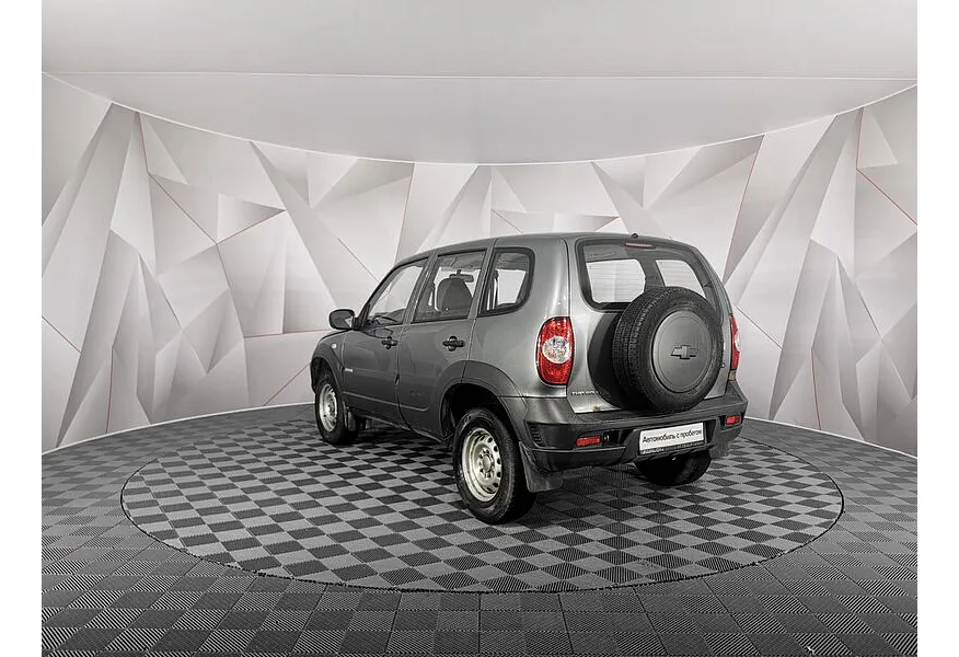 Chevrolet Niva 1.7 MT (80 л.с.) Серый в АВИЛОН. Слайд №4