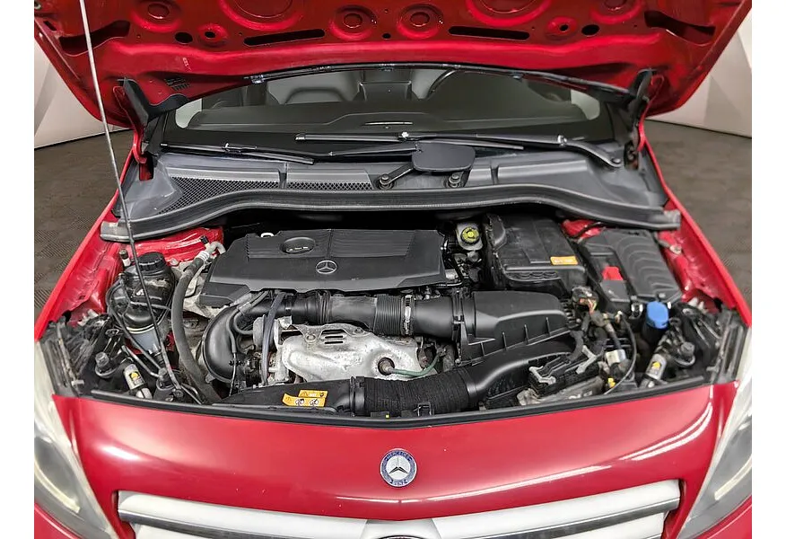 Mercedes-Benz B-Класс B 200 7G-DCT (150 л.с.) Красный в АВИЛОН. Слайд №11