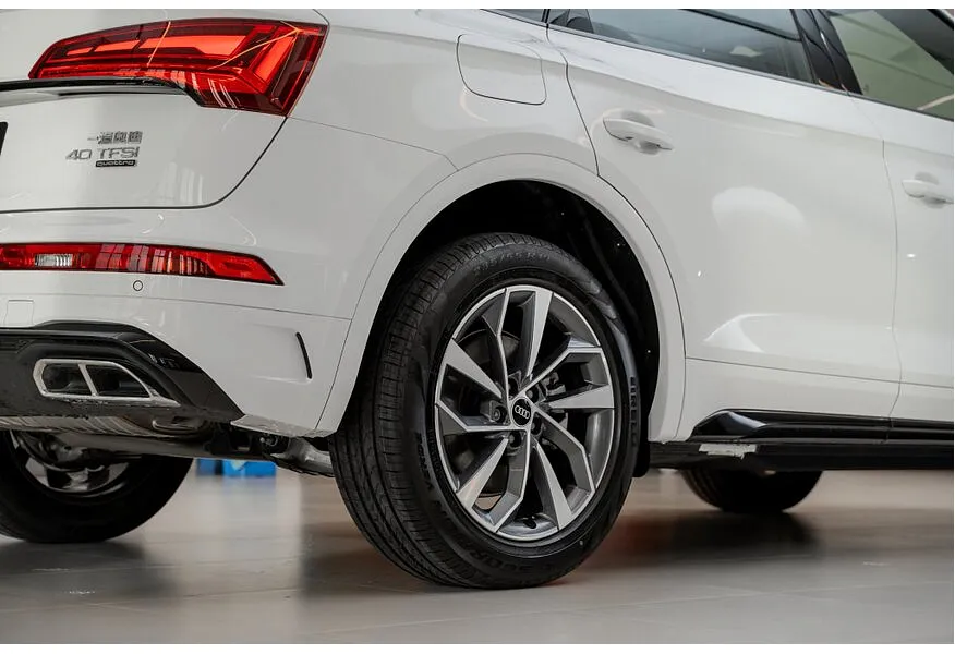 Audi Q5 L 2.0 TFSI S tronic quattro (245 л.с.) Luxury Dynamic Белый в АВИЛОН. Слайд №14