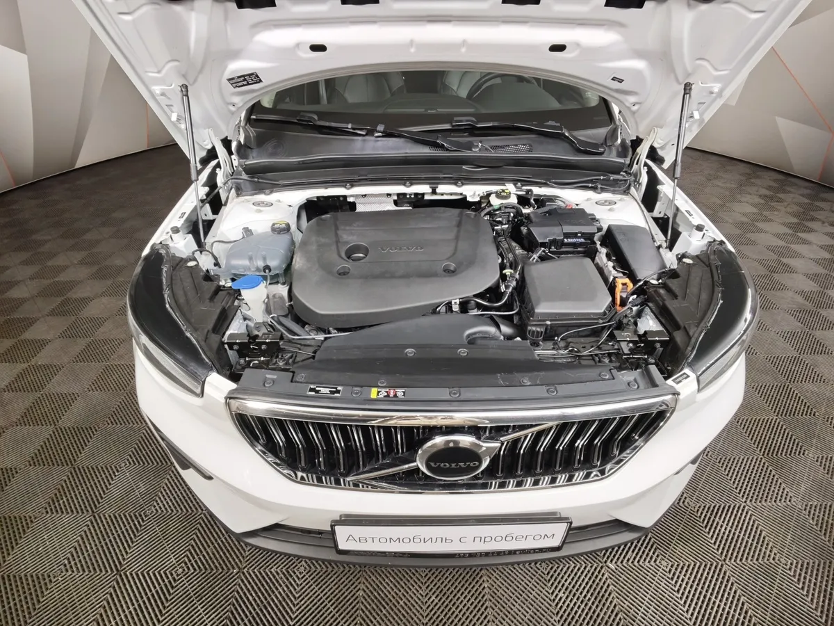 Volvo XC40 2.0 B4 AT AWD (190 л.с.) Deluxe Белый в АВИЛОН. Слайд №11