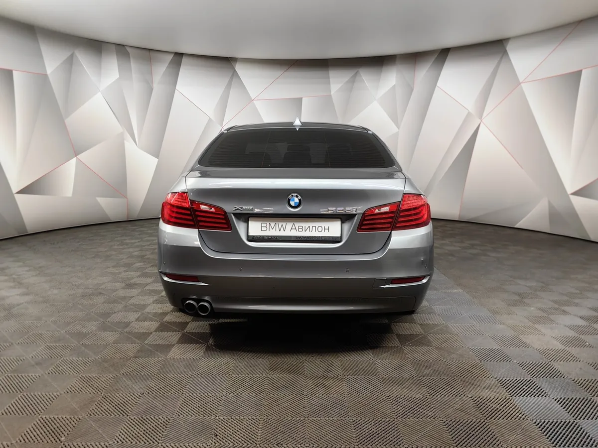 BMW 5 серия 528i xDrive Steptronic (245 л.с.) Серый в АВИЛОН. Слайд №4