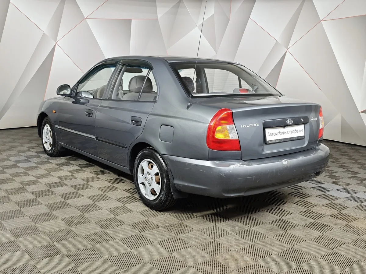 Hyundai Accent 1.5 MT (102 л.с.) Серый в АВИЛОН. Слайд №4
