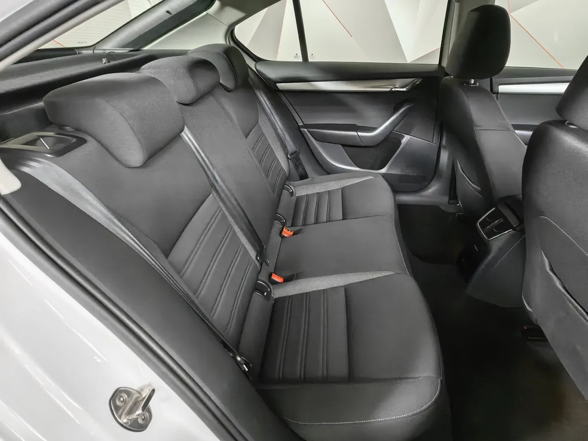 Skoda Octavia 1.6 AT FWD (110 л.с.) Style Plus Белый в АВИЛОН. Слайд №13