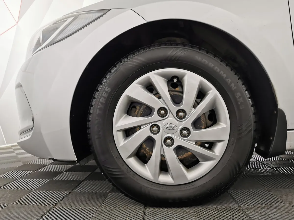 Hyundai Elantra 1.6 AT (128 л.с.) Aсtive (CA4) Серебристый в АВИЛОН. Слайд №9