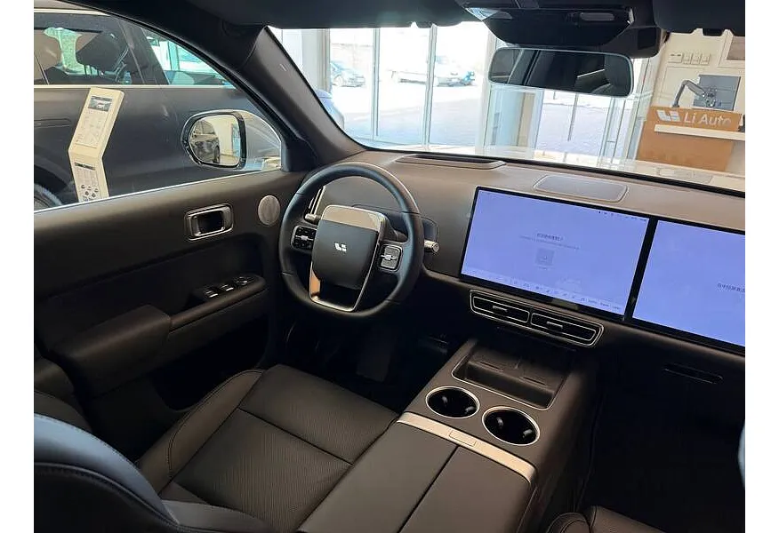 Li Auto L7 1.5 AT 4WD (449 л.с.) Ultra Серебристый в АВИЛОН. Слайд №6