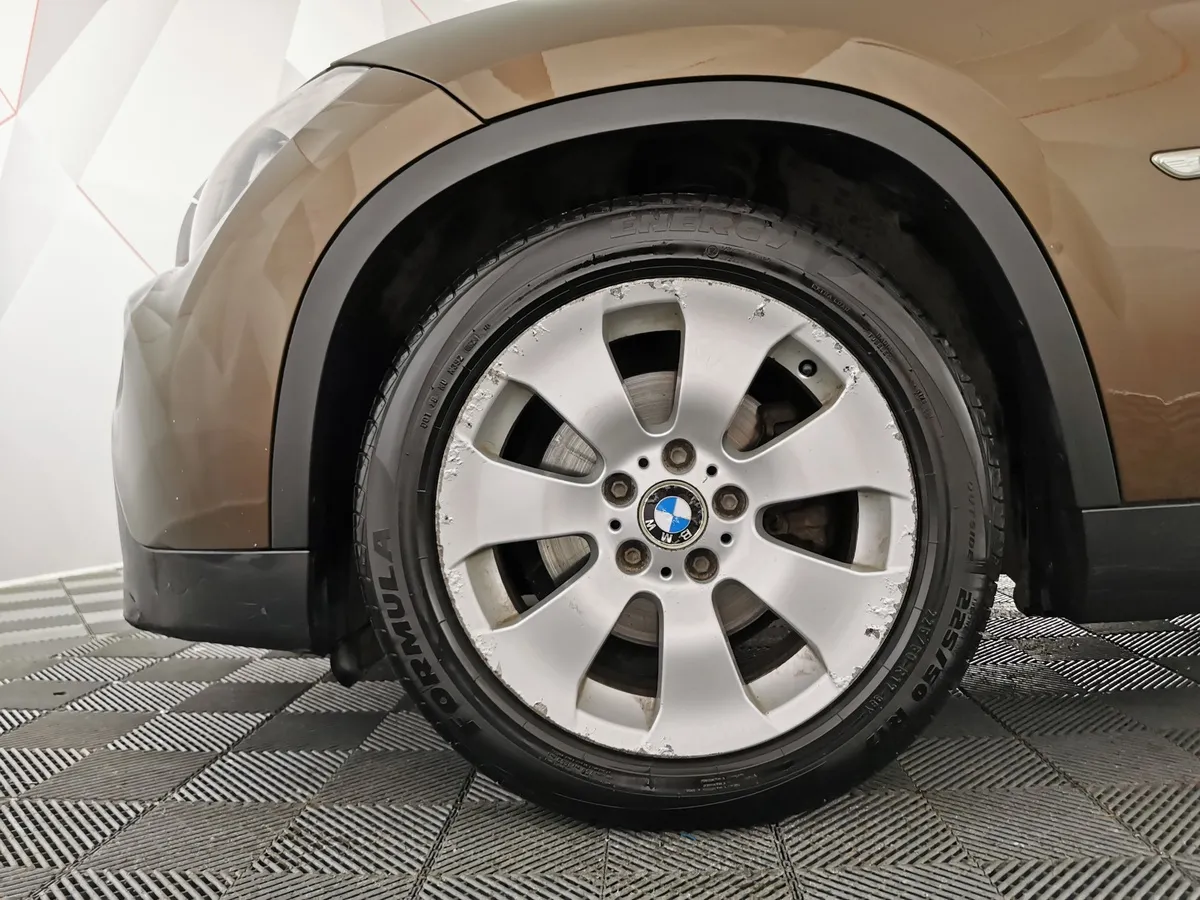 BMW X1 sDrive18i AT (150 л.с.) Коричневый в АВИЛОН. Слайд №7