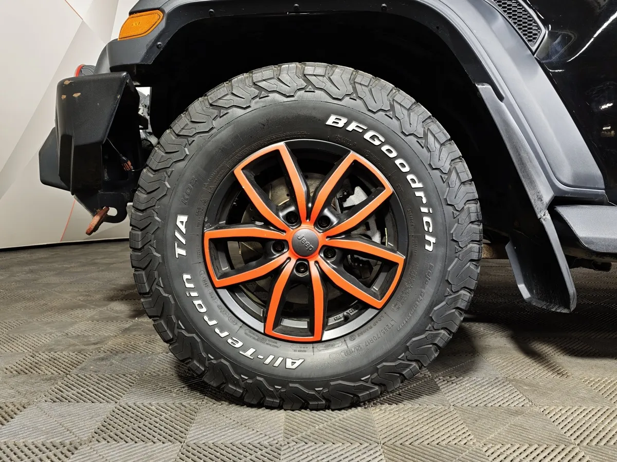 Jeep Wrangler 2.0 AT AWD (272 л.с.) Sport Черный в АВИЛОН. Слайд №9