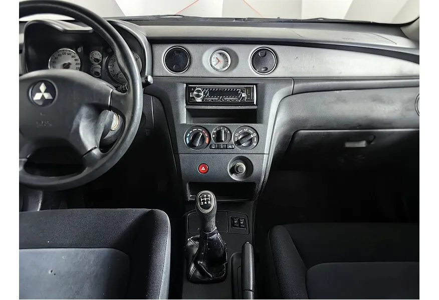 Mitsubishi Outlander 2.0 CVT (146 л.с.) Серый в АВИЛОН. Слайд №13