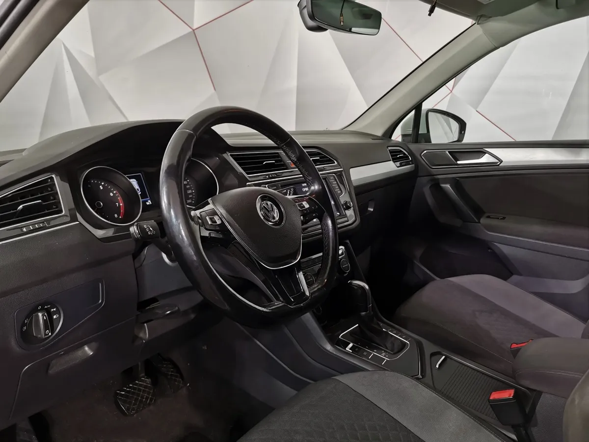 Volkswagen Tiguan 1.4 TSI BlueMotion DSG (150 л.с.) Avenue Белый в АВИЛОН. Слайд №18