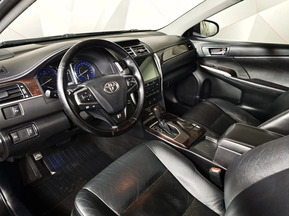 Toyota Camry 2.5 AT (181 л.с.) Стандарт Черный в АВИЛОН. Слайд №19