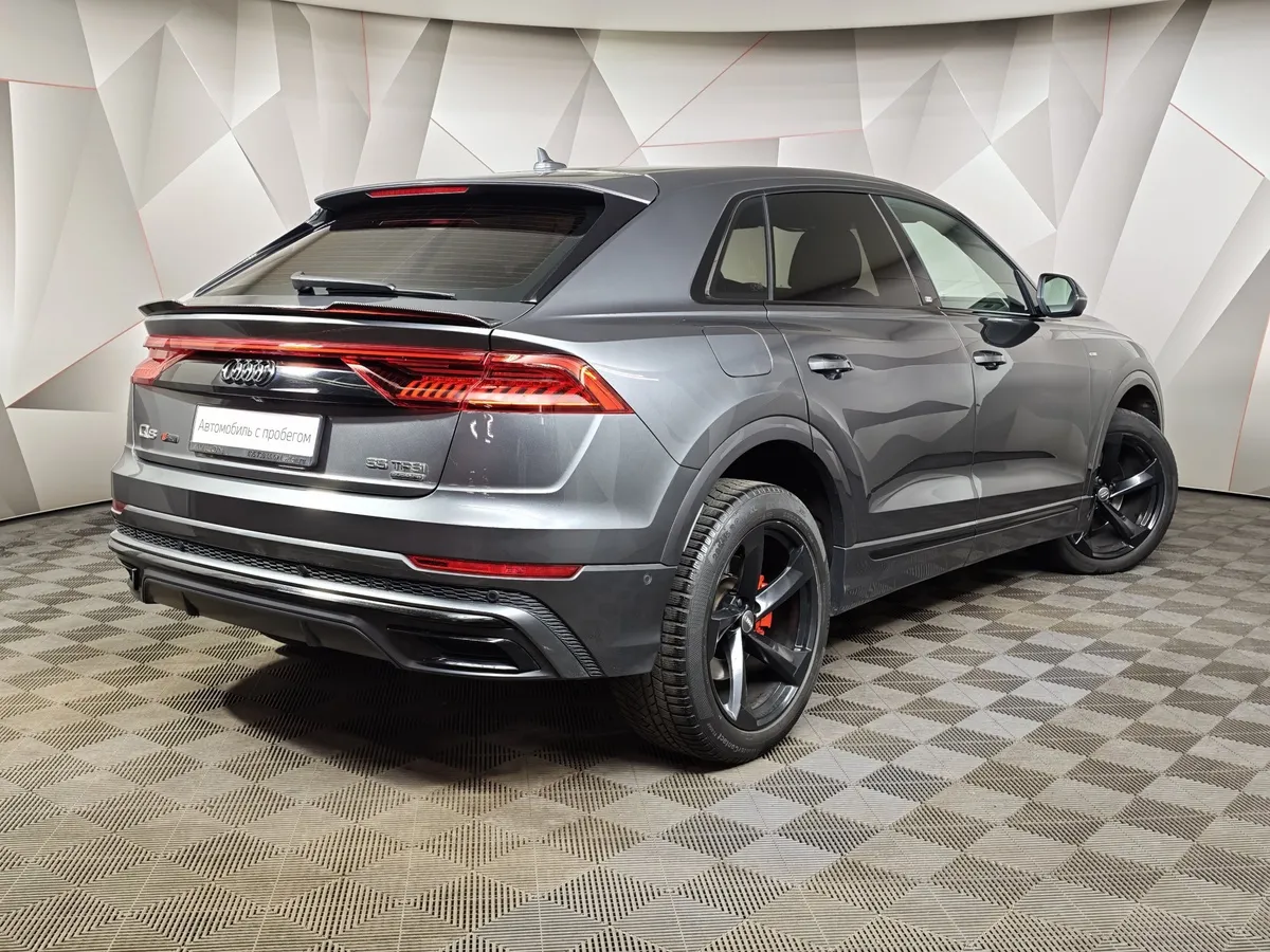 Audi Q8 55 TFSI Tiptronic quattro (340 л.с.) Серый в АВИЛОН. Слайд №2