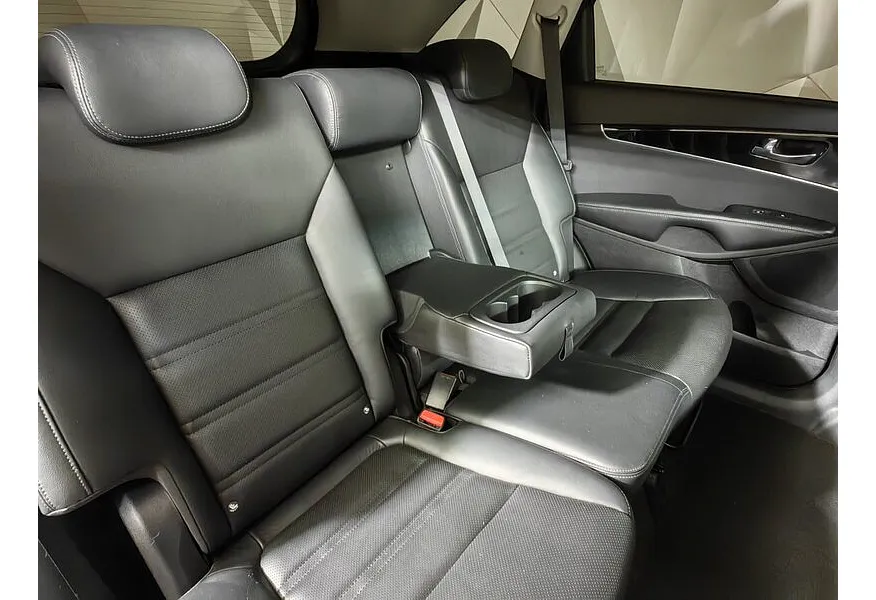 Kia Sorento 2.2 CRDi AT AWD (200 л.с.) Luxe Серый в АВИЛОН. Слайд №17