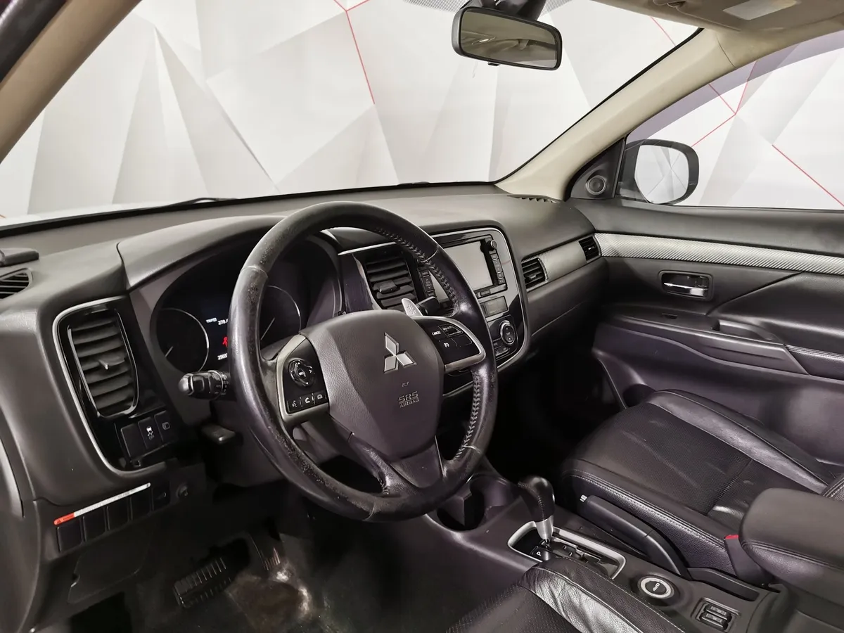 Mitsubishi Outlander 2.4 MIVEC CVT 4WD (167 л.с.) Instyle Белый в АВИЛОН. Слайд №19