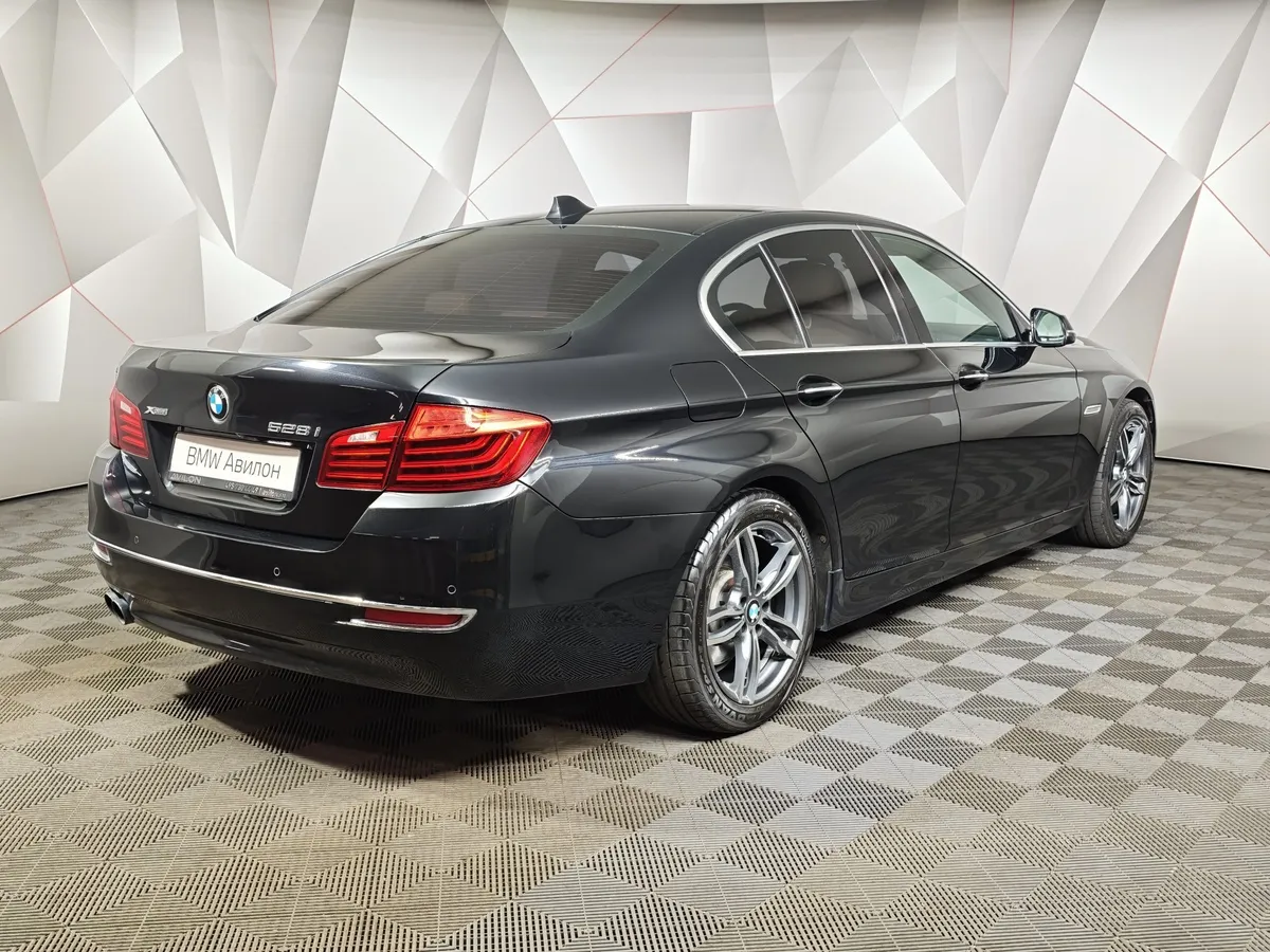 BMW 5 серия 528i xDrive Steptronic (245 л.с.) Черный в АВИЛОН. Слайд №2
