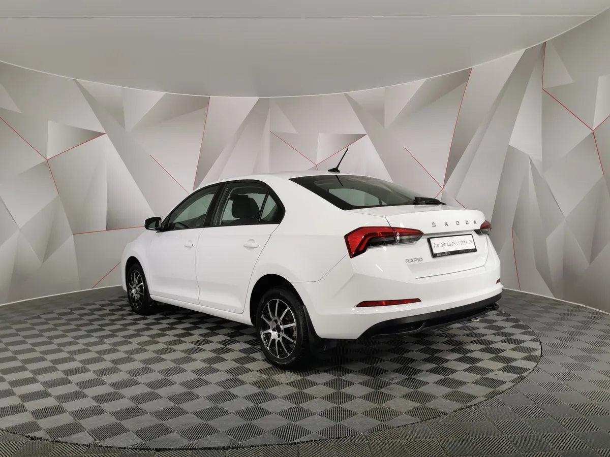 Skoda Rapid 1.6 AT (110 л.с.) Белый в АВИЛОН. Слайд №4