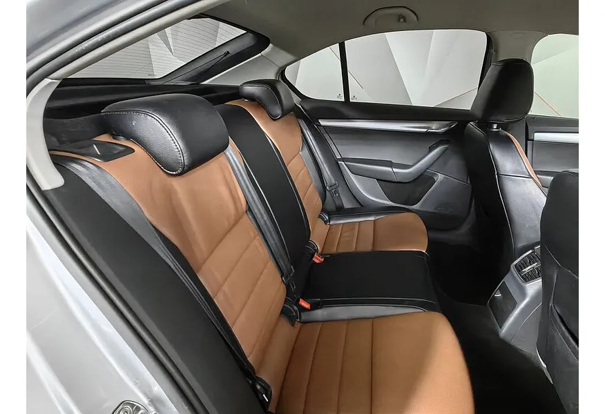 АВИЛОН - Skoda Octavia 1.4 TSI DSG (140 л.с.) Серебристый - slide 9