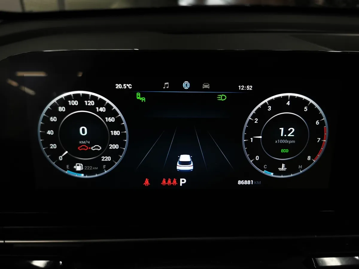 Omoda C5 1.5T CVT (147 л.с.) Ultimate (двухцветный, красные элементы экстерьера) Синий в АВИЛОН. Слайд №17