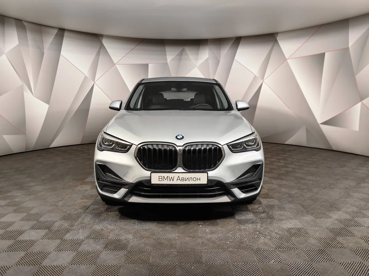 BMW X1 18i sDrive (140 л.с.) SE Серый в АВИЛОН. Слайд №3