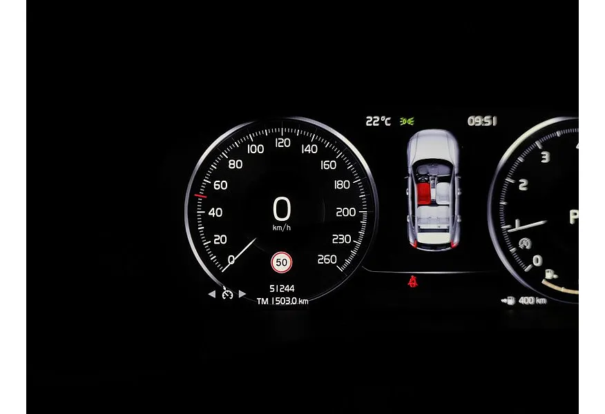 Volvo XC40 2.0 T4 Drive-E AT AWD (190 л.с.) Momentum Черный в АВИЛОН. Слайд №16