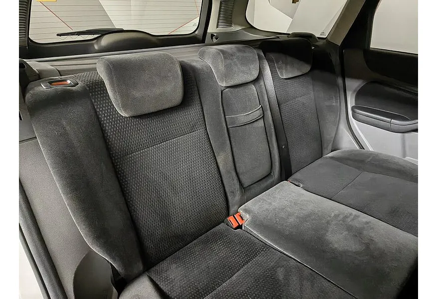 Ford Focus 2.0 AT (145 л.с.) Ghia Серебристый в АВИЛОН. Слайд №15