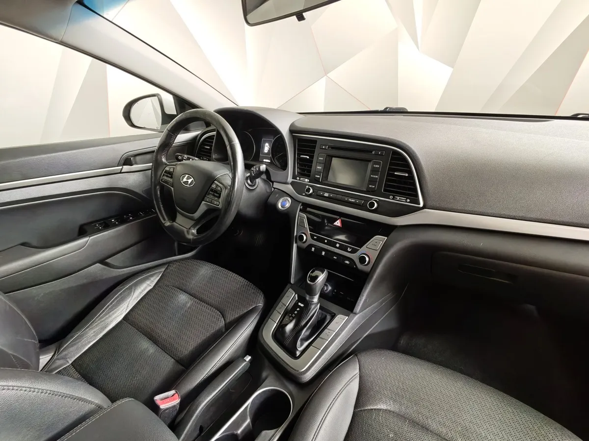 Hyundai Elantra 2.0 - 6AT (150 л.с.) Elegance + Style Белый в АВИЛОН. Слайд №13