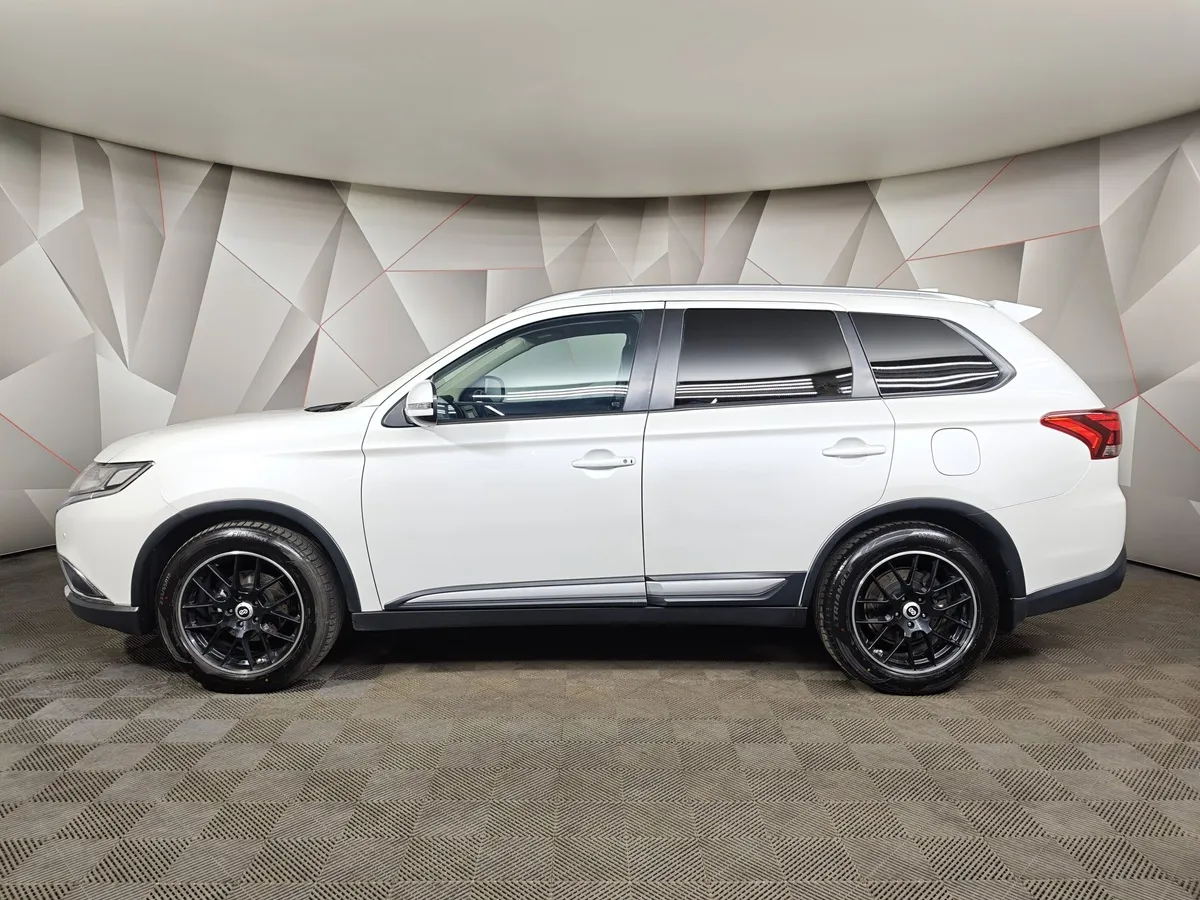 Mitsubishi Outlander 2.4 MIVEC CVT 4WD (167 л.с.) Instyle Белый в АВИЛОН. Слайд №5