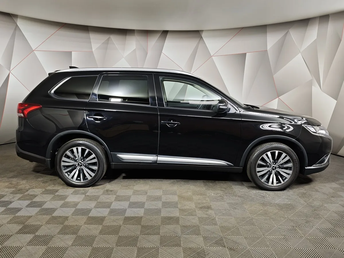 Mitsubishi Outlander 2.0 CVT (146 л.с.) Invite Черный в АВИЛОН. Слайд №6
