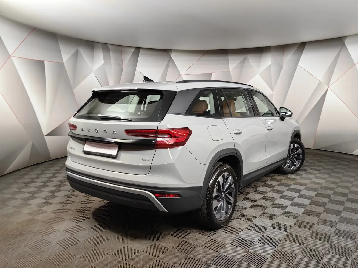 Skoda Kodiaq 2.0TSI 7DSG 4WD (190 л.с.) Серый в АВИЛОН. Слайд №2
