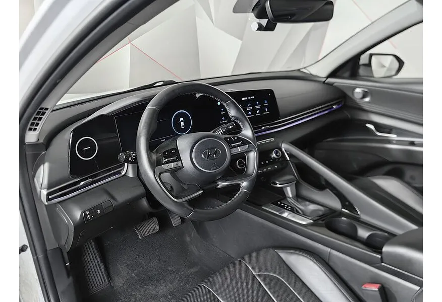 Hyundai Elantra 1.6 - 6AT (128 л.с.) Active Белый в АВИЛОН. Слайд №18