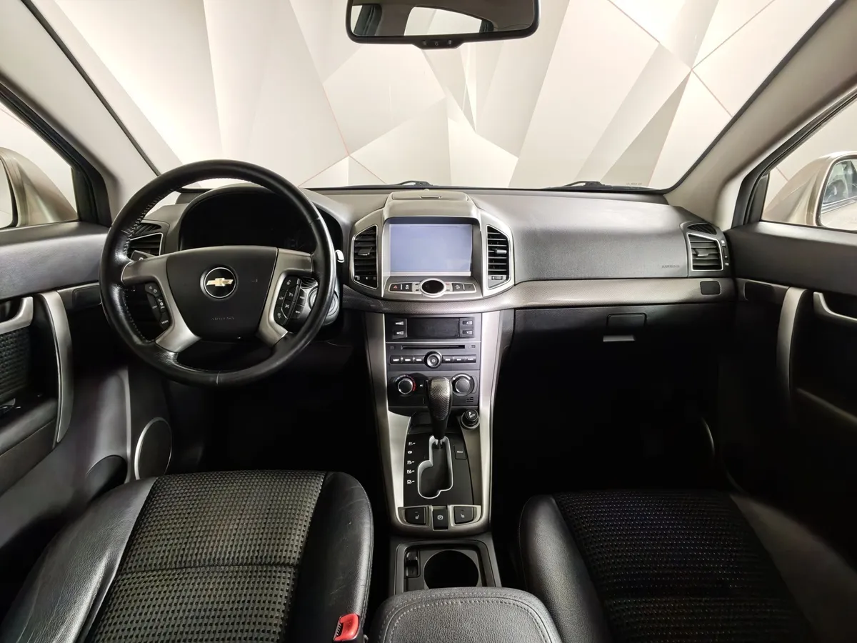 Chevrolet Captiva 2.4 AT (5 мест) (167 л.с.) LT Серебристый в АВИЛОН. Слайд №14