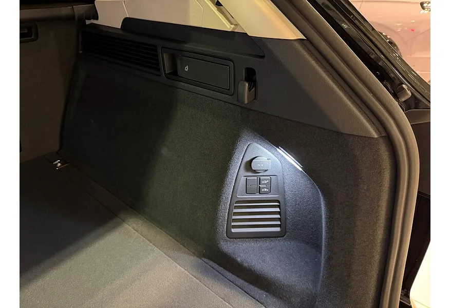 Volkswagen Touareg 2.0 TSI Tiptronic 4Motion (265 л.с.) Черный в АВИЛОН. Слайд №21