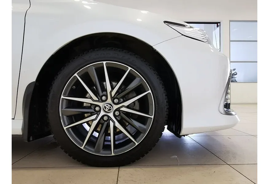 Toyota Camry 2.5 AT (200 л.с.) Белый в АВИЛОН. Слайд №9