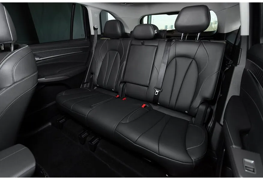 Москвич М90 2.0 ATT 4WD (200 л.с.) Ультимейт Белый в АВИЛОН. Слайд №3