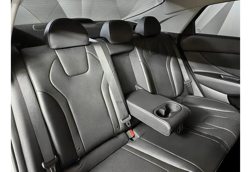 Hyundai Elantra 1.6 - 6AT (128 л.с.) Active Белый в АВИЛОН. Слайд №16