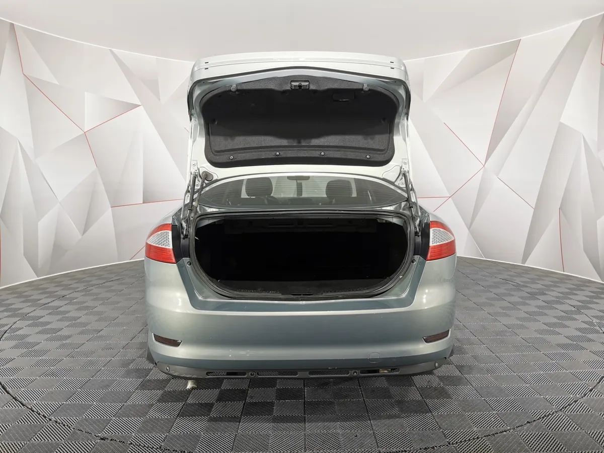 Ford Mondeo 2.0 MT (145 л.с.) Серый в АВИЛОН. Слайд №10