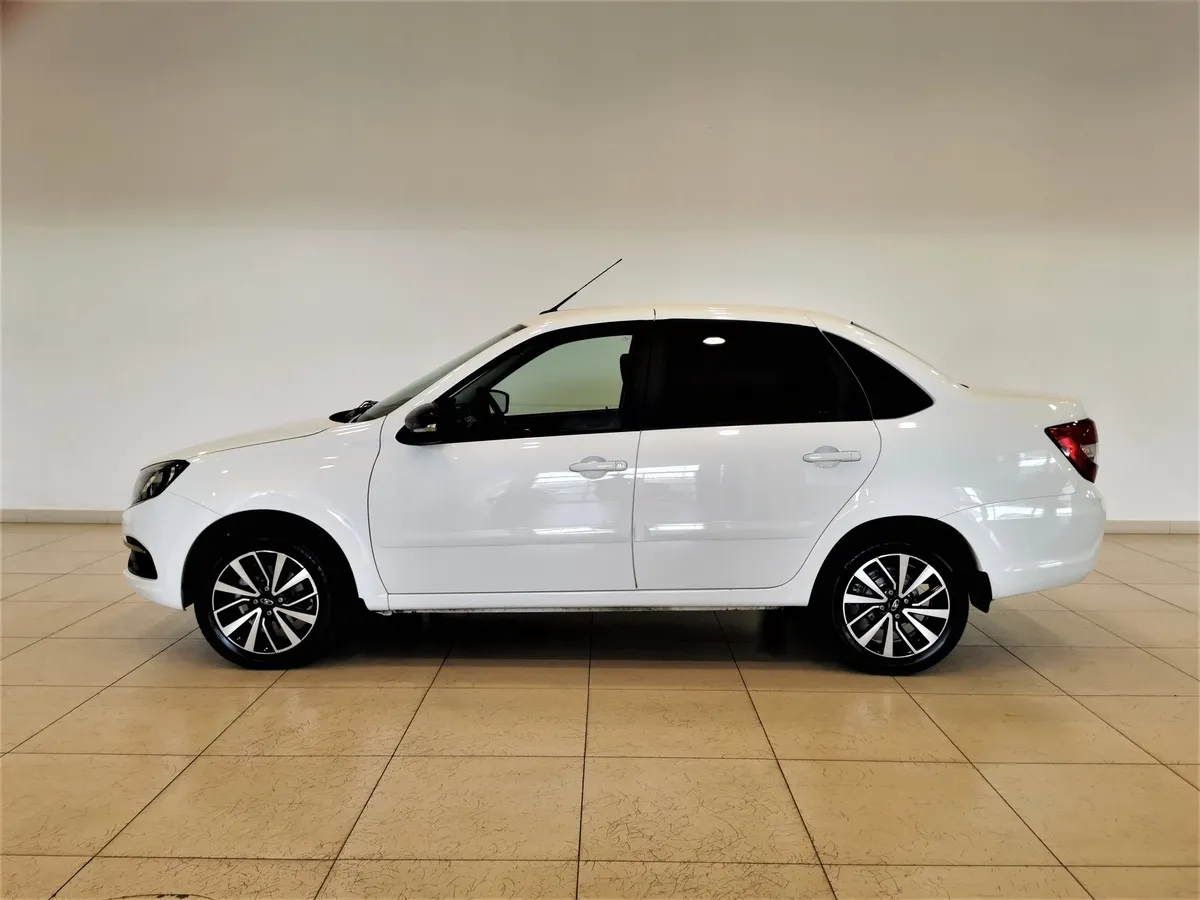 ВАЗ (Lada) Granta 1.6 MT 16 кл (106 л.с.) Белый в АВИЛОН. Слайд №5